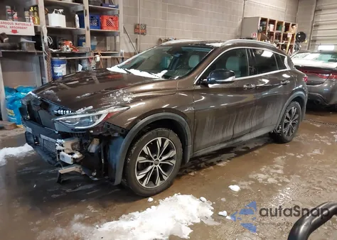 2017 Infiniti Qx30 Premium z USA, uszkodzony, nr VIN SJKCH5CR6HA032306